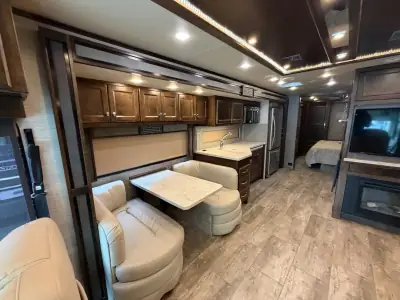 2020 Tiffin Motorhomes Allegro Red 33AA photo 9