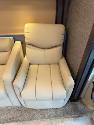 2020 Tiffin Motorhomes Allegro Red 33AA photo 8