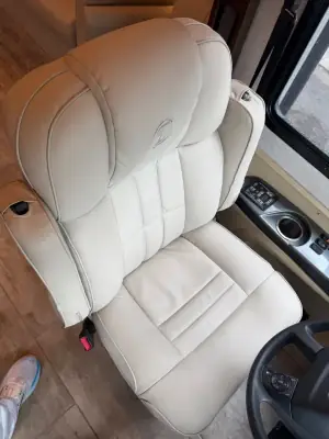 2020 Tiffin Motorhomes Allegro Red 33AA photo 30