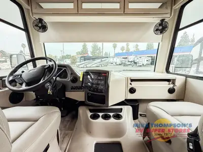 2026 Thor Motor Coach Hurricane photo 10