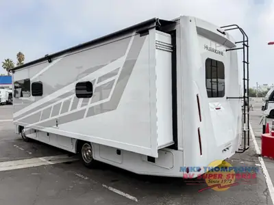 2026 Thor Motor Coach Hurricane photo 4
