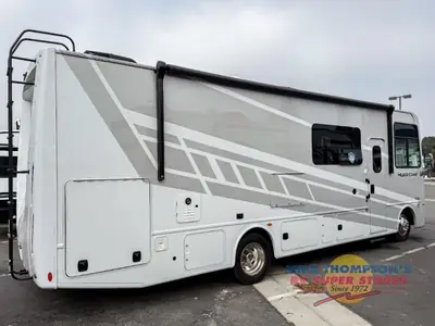 2026 Thor Motor Coach Hurricane photo 6
