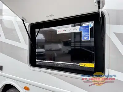 2026 Thor Motor Coach Hurricane photo 8