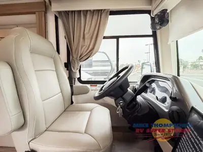 2026 Thor Motor Coach Hurricane photo 12