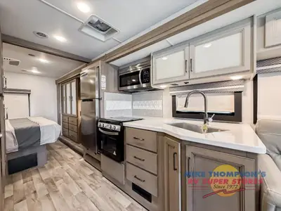 2026 Thor Motor Coach Hurricane photo 25