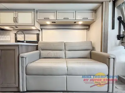 2026 Thor Motor Coach Hurricane photo 19