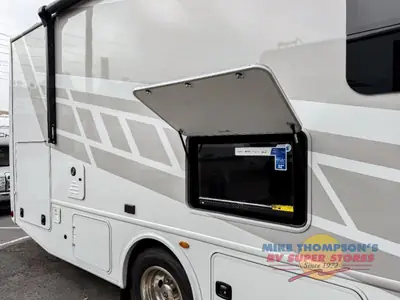 2026 Thor Motor Coach Hurricane photo 7