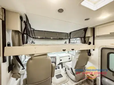2026 Thor Motor Coach Hurricane photo 15