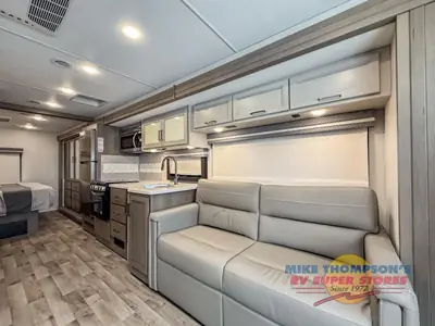 2026 Thor Motor Coach Hurricane photo 18