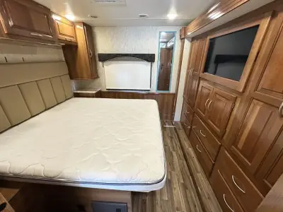 2019 Coachmen Mirada 29FW photo 19