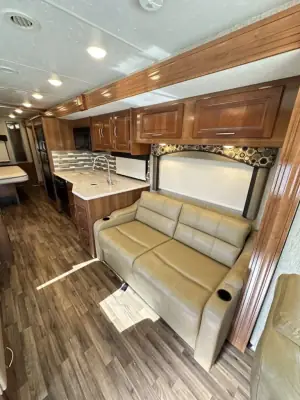 2019 Coachmen Mirada 29FW photo 16