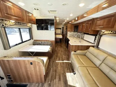 2019 Coachmen Mirada 29FW photo 13
