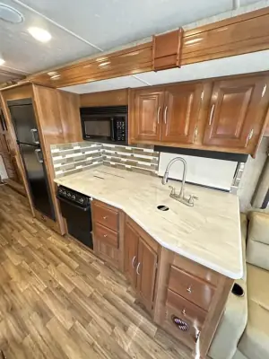 2019 Coachmen Mirada 29FW photo 17