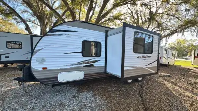 2018 Wildwood By Forest River X-Lite 233RBXL photo 3