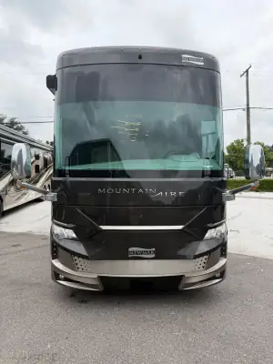 2020 Newmar Mountain Aire 4551 photo 2