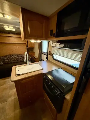 2011 Forest River Rockwood Ultra Lite 2601S photo 21
