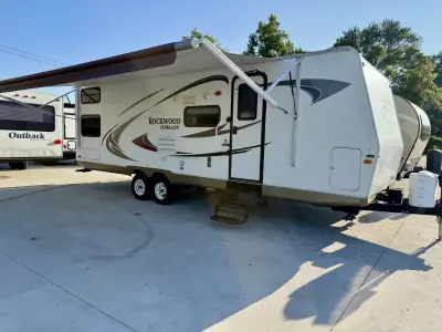 2011 Forest River Rockwood Ultra Lite 2601S photo 2