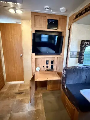 2011 Forest River Rockwood Ultra Lite 2601S photo 17