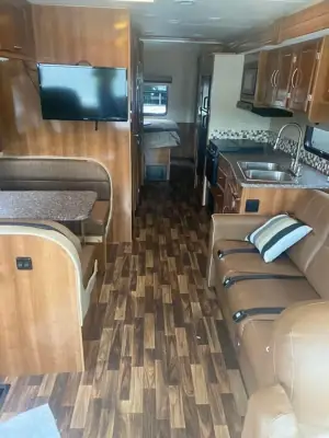 2017 COACHMEN PURSUIT photo 2