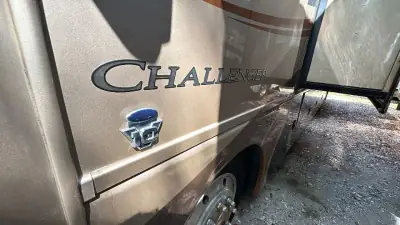 2017 Thor Motor Coach Challenger 37YT photo 53