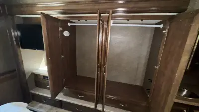 2017 Thor Motor Coach Challenger 37YT photo 30