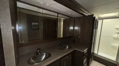 2017 Thor Motor Coach Challenger 37YT photo 20