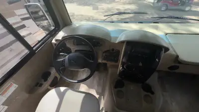2017 Thor Motor Coach Challenger 37YT photo 12