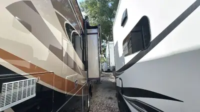 2017 Thor Motor Coach Challenger 37YT photo 72