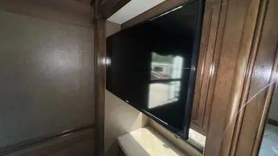 2017 Thor Motor Coach Challenger 37YT photo 31