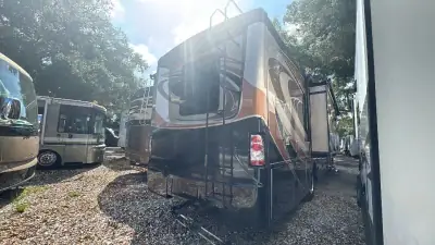 2017 Thor Motor Coach Challenger 37YT photo 6