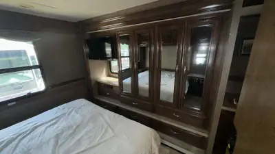 2017 Thor Motor Coach Challenger 37YT photo 27