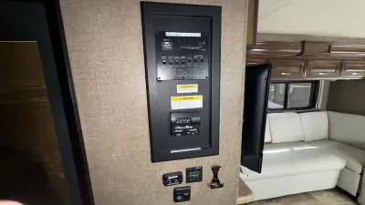 2017 Thor Motor Coach Challenger 37YT photo 39