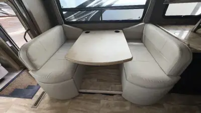 2017 Thor Motor Coach Challenger 37YT photo 40