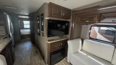 2017 Thor Motor Coach Challenger 37YT photo 16