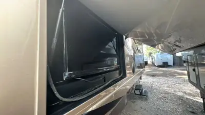 2017 Thor Motor Coach Challenger 37YT photo 7