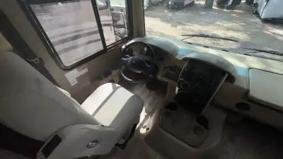 2017 Thor Motor Coach Challenger 37YT photo 11