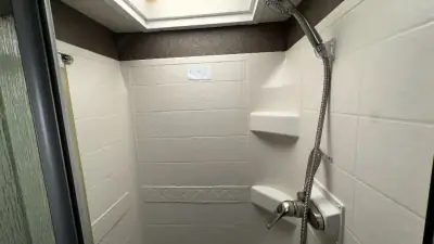 2017 Thor Motor Coach Challenger 37YT photo 24