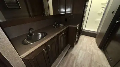 2017 Thor Motor Coach Challenger 37YT photo 21