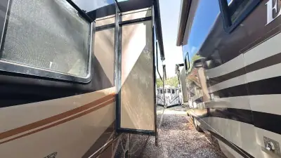 2017 Thor Motor Coach Challenger 37YT photo 55