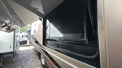2017 Thor Motor Coach Challenger 37YT photo 74