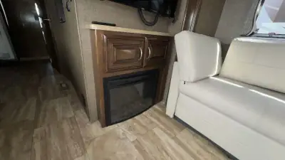 2017 Thor Motor Coach Challenger 37YT photo 42