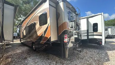2017 Thor Motor Coach Challenger 37YT photo 4