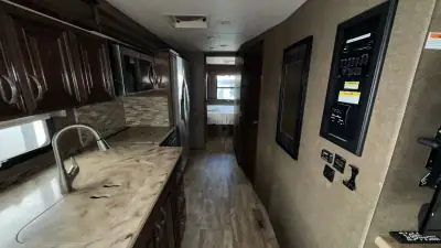 2017 Thor Motor Coach Challenger 37YT photo 18