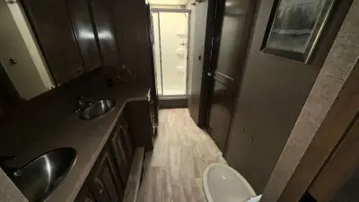 2017 Thor Motor Coach Challenger 37YT photo 19