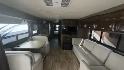 2017 Thor Motor Coach Challenger 37YT photo 14