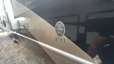 2017 Thor Motor Coach Challenger 37YT photo 8