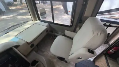 2017 Thor Motor Coach Challenger 37YT photo 10