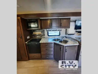 2019 Thor Motor Coach Freedom Traveler A30 photo 9