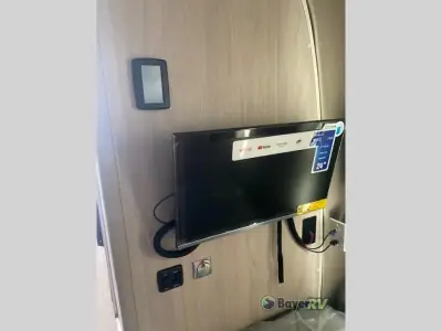 2026 Airstream Globetrotter 25FB Twin photo 10