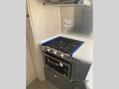 2026 Airstream Globetrotter 25FB Twin photo 12